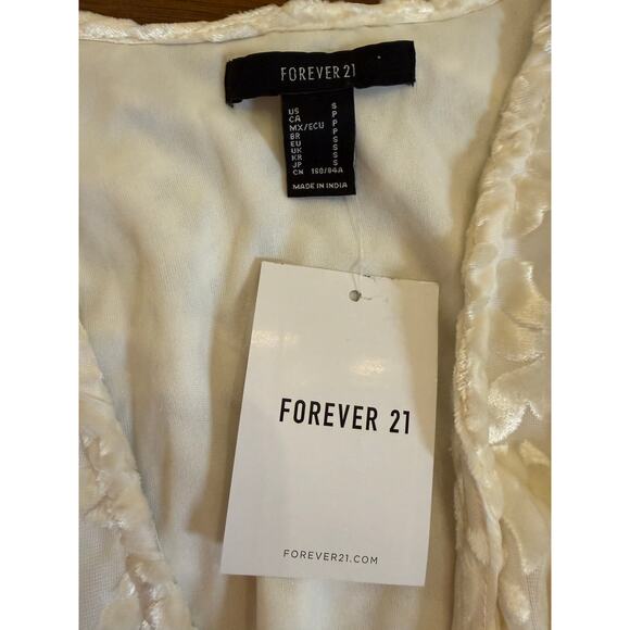 Forever 21 Women's Burnout Leaf Surplice Top in cream. Size Small. NWT. - Picture 5 of 5